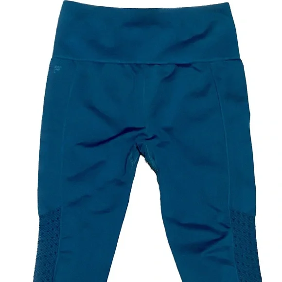 Fabletics Sync High-Waisted Perforated 7/8 Legging - Picture 11 of 13